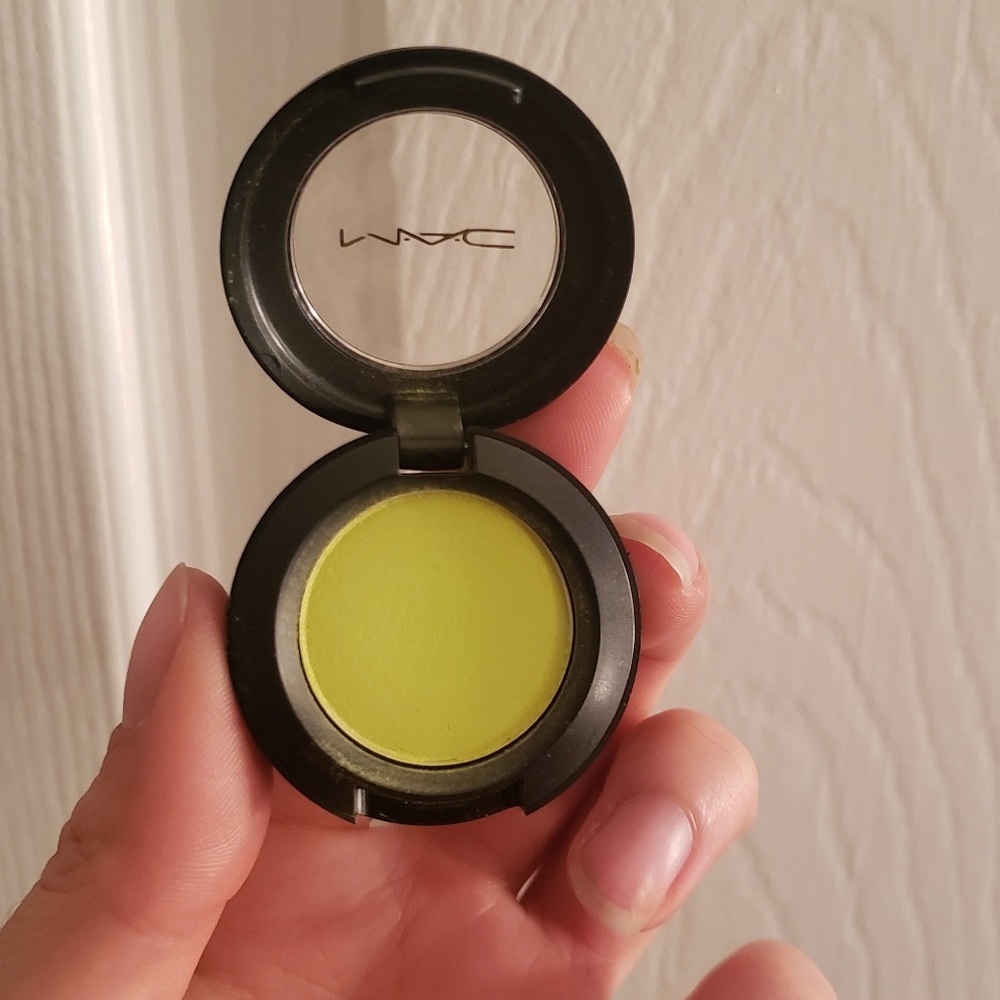 MAC EYESHADOW - Picture 2 of 3